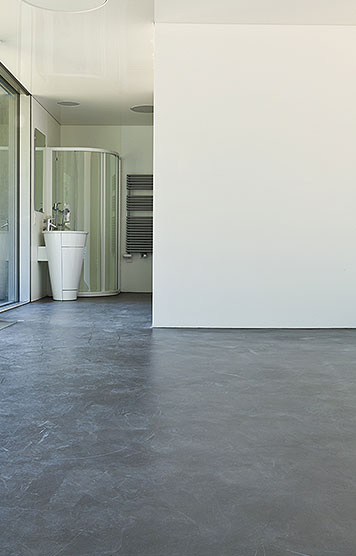 Großer mit Mikrozement verlegter Boden Großer mit Mikrozement verlegter Boden